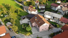 House Maharac With 3 Apartments Till 18 Persons